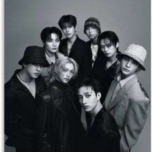 STRAY KIDS